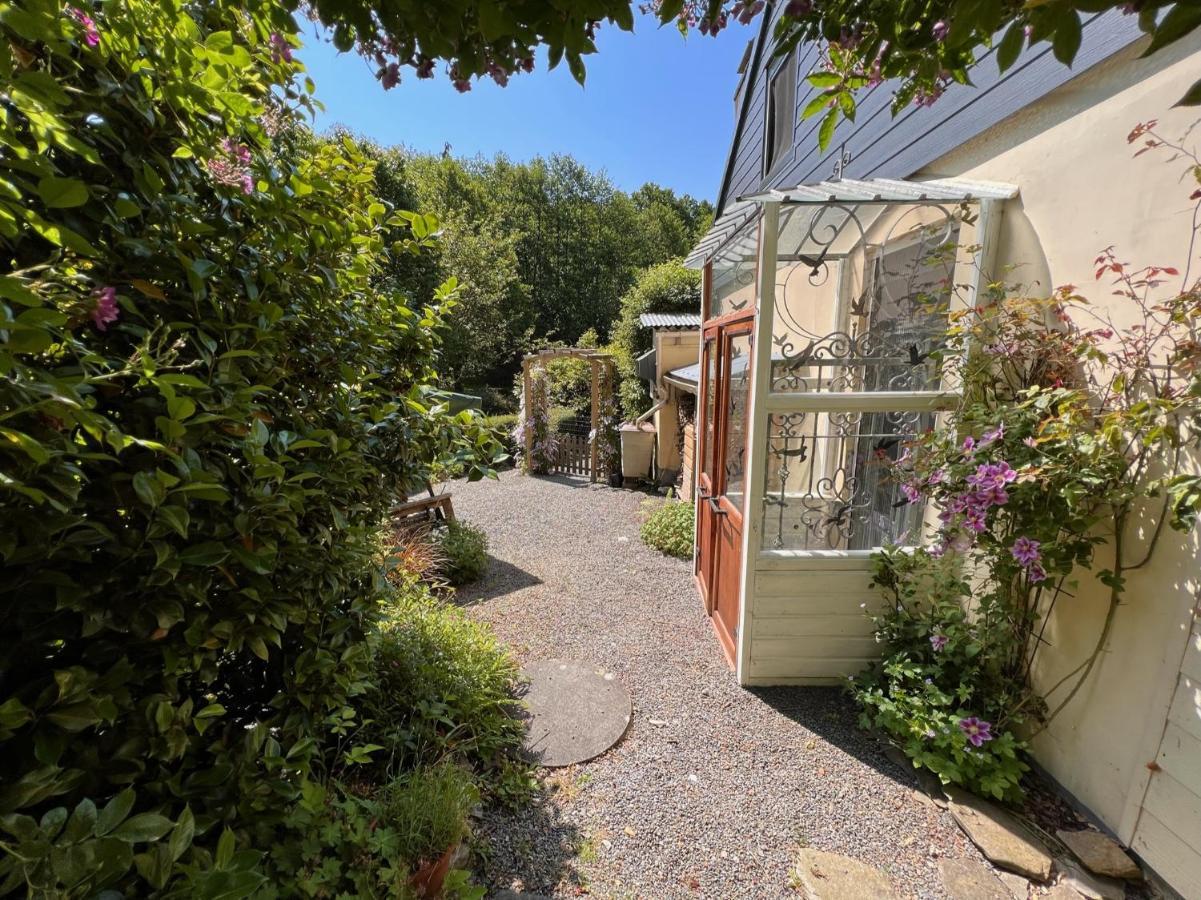 Bed and Breakfast Les Trois Fenetres Beauficel Exterior foto